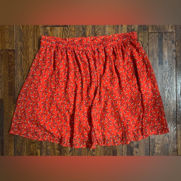 OLD NAVY Pleated Floral Chiffon Skater Mini Skirt in Red Size Large - Picture 7 of 7
